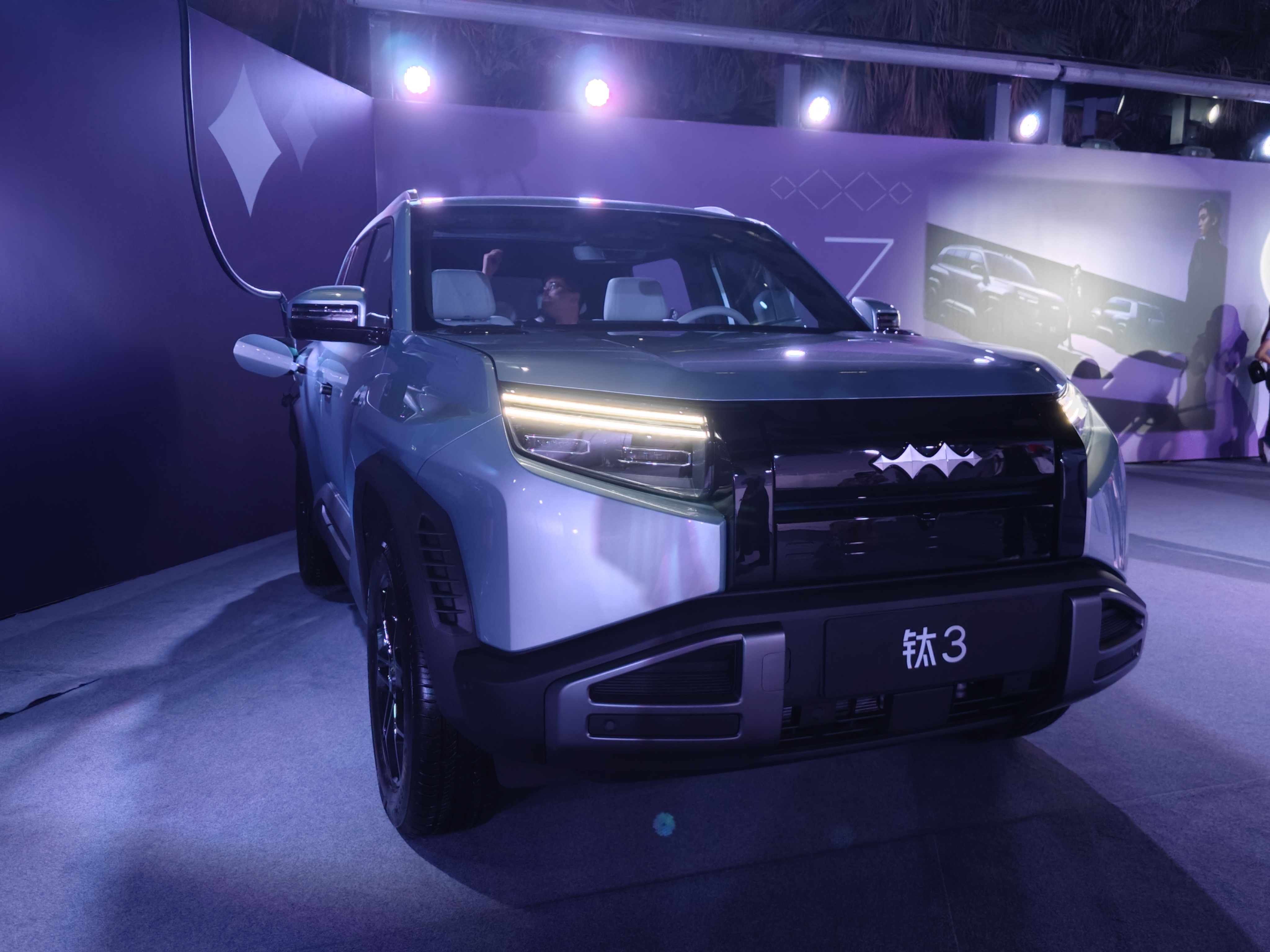 方程豹钛3闪充版15.38万起售,比亚迪二代刀片电池首次上车