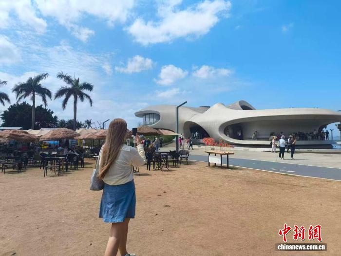 从“异乡客”到“家乡人”：俄罗斯姑娘爱丽的十一载海南缘