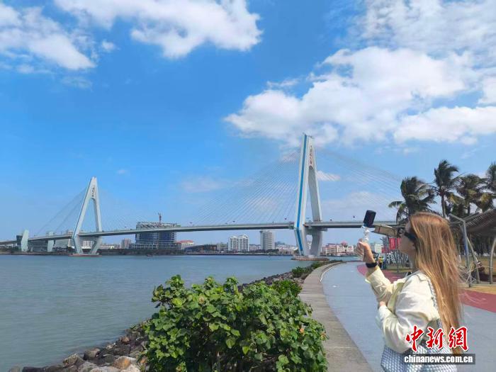 从“异乡客”到“家乡人”:俄罗斯姑娘爱丽的十一载海南缘