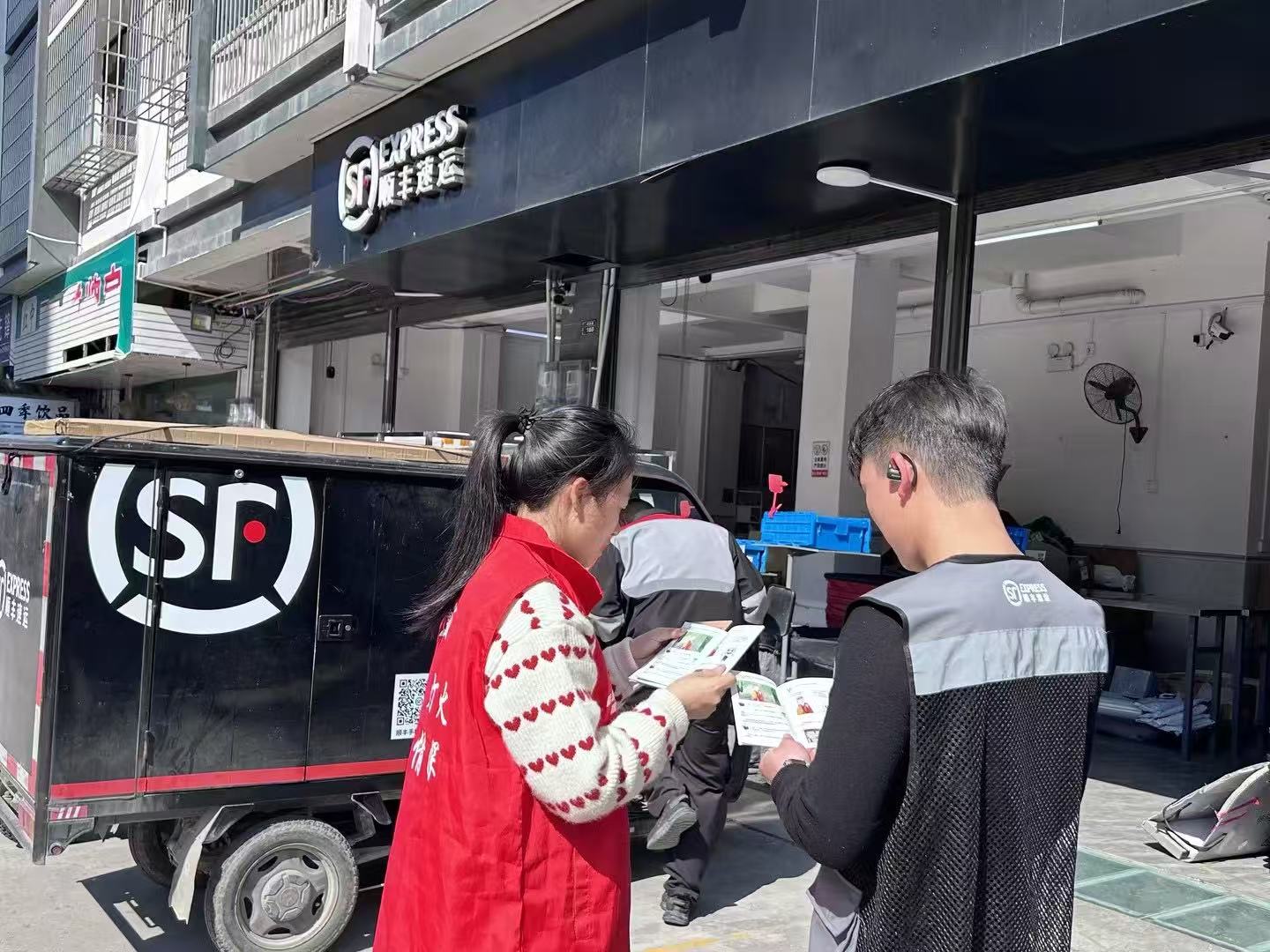 暖心护航金融消费——鼎和保险深入开展“3・15”系列活动