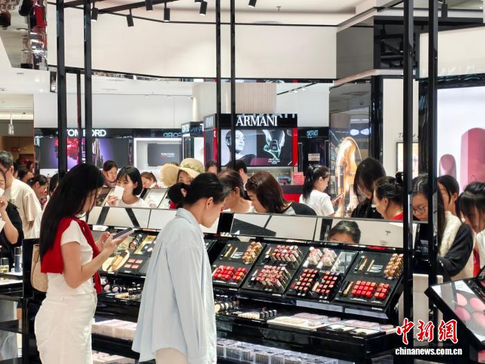 海南封关看变化：春运离岛免税购物金额同比增长39.8%