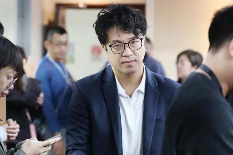 民进党正式征召沈伯洋参选台北市长