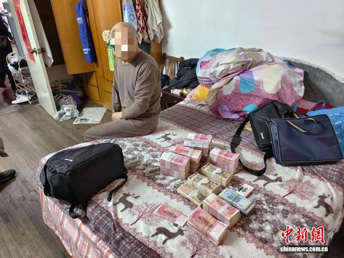 上海警方侦破非法汇兑案 400余名老人成犯罪“工具人”