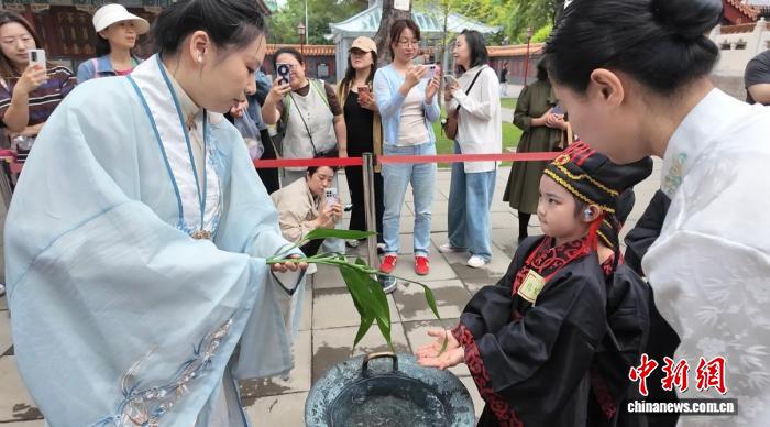 朱砂启智 开笔破蒙：黑龙江省民族博物馆上演开蒙礼