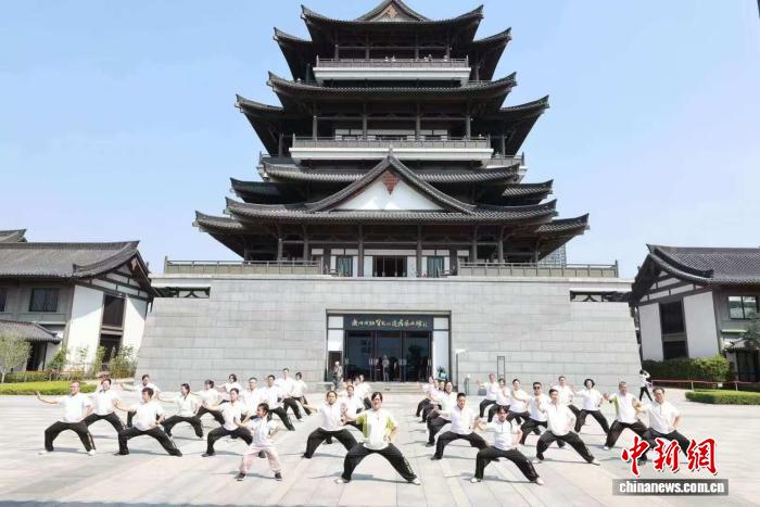广州举办太极拳展演活动 迎接首个“国际太极拳日”