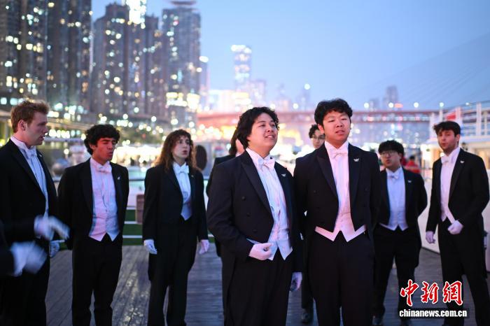 大鸾和鸣 耶鲁大学Whiffenpoofs合唱团声动山城