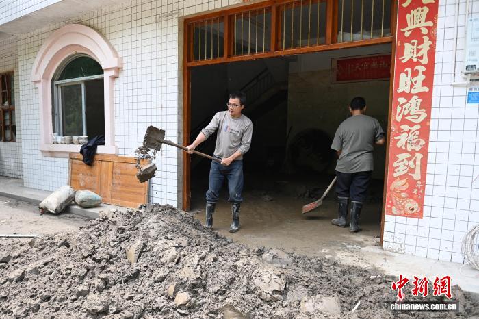 湖南石门防汛救灾现场：逆浪而行 风雨同舟