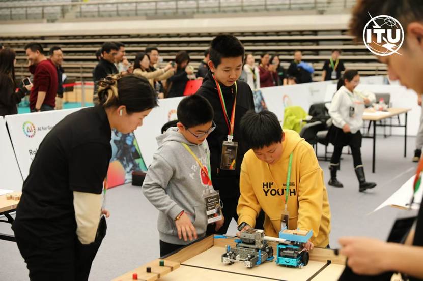 看青少年用机器人助力保障粮食安全