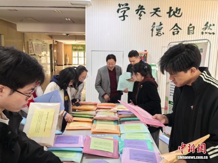 象牙塔内的阅读图景：高校图书馆如何接住“全民阅读”的青年期待？