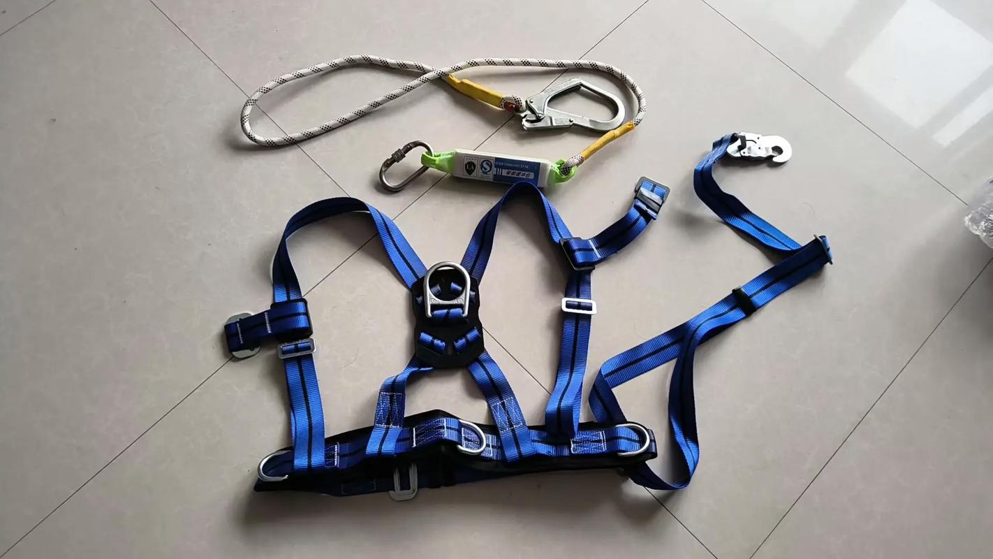 江苏鸿基金属制品申请安全带耐磨测试装置专利,能够对安全带表面的毛刺进行清除、收集