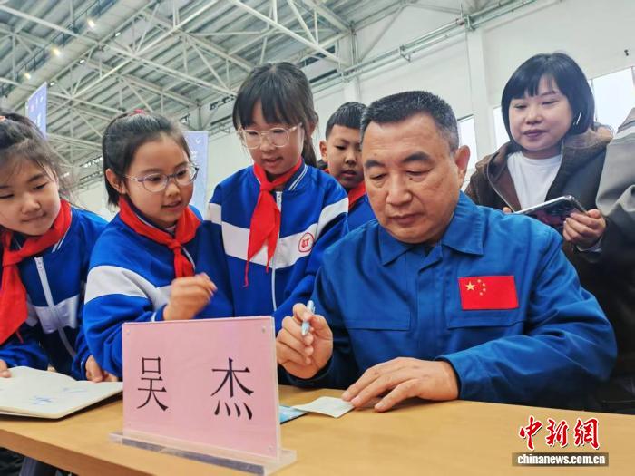 未能“飞天”的航天员吴杰：努力成就另一种“抵达”