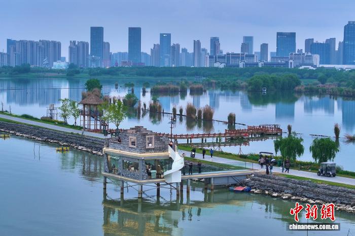 城市“落地签”成年轻人旅行新时尚