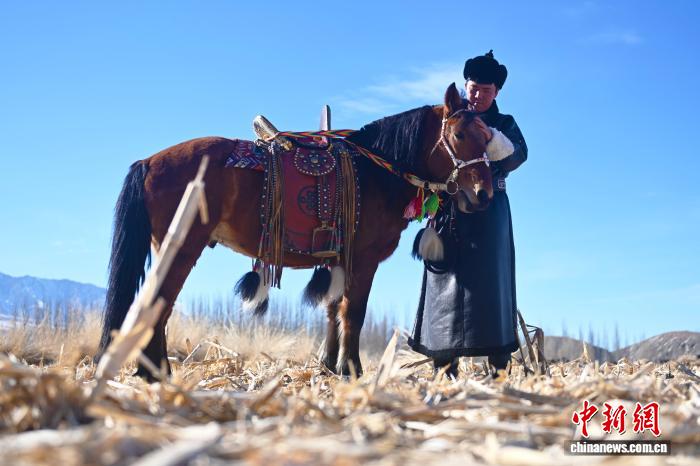 （新春走基层）肃北马背上的新牧人：青春接力，从草原到文旅融合