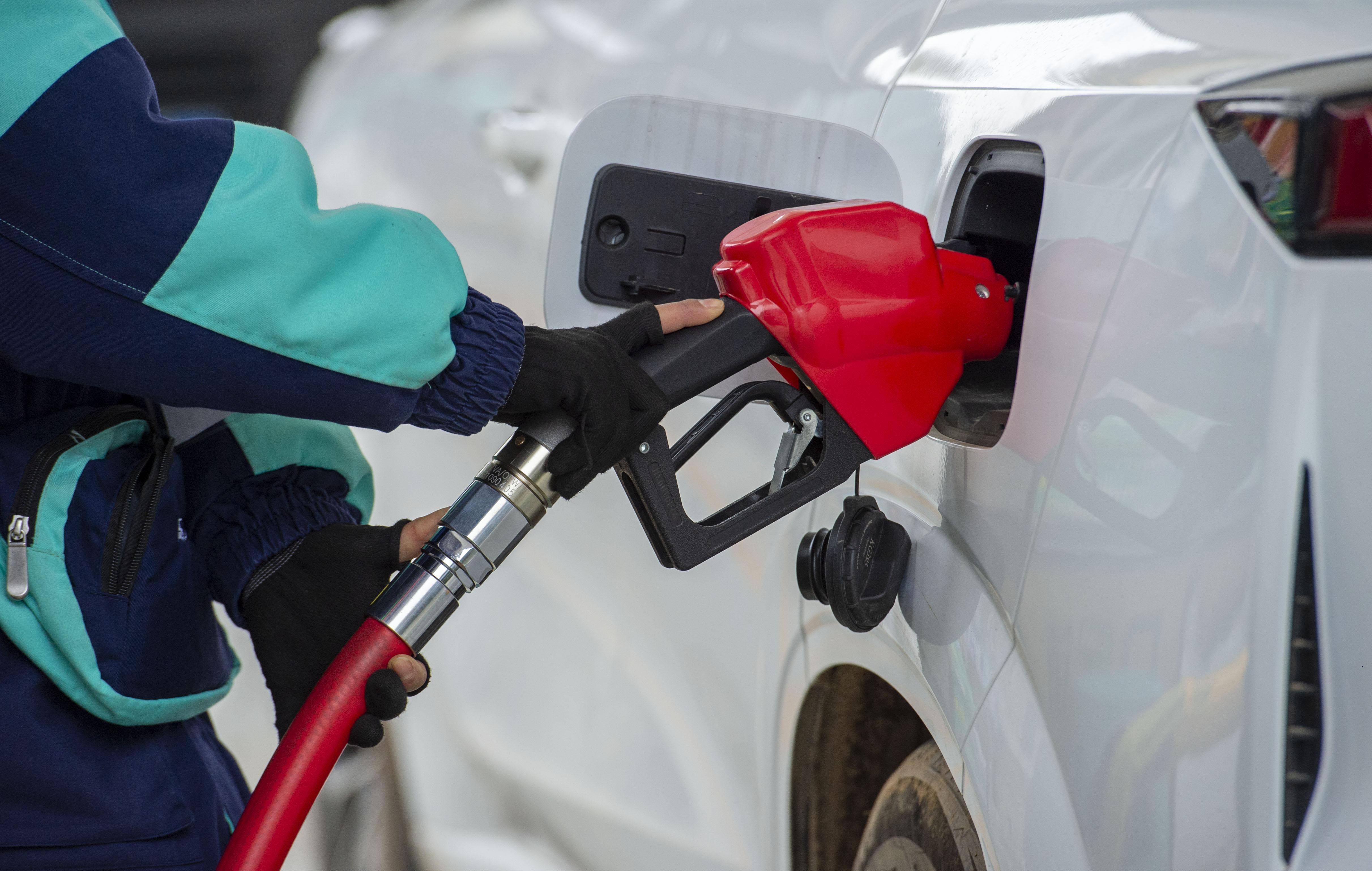 美国汽油零售价格突破4美元/加仑